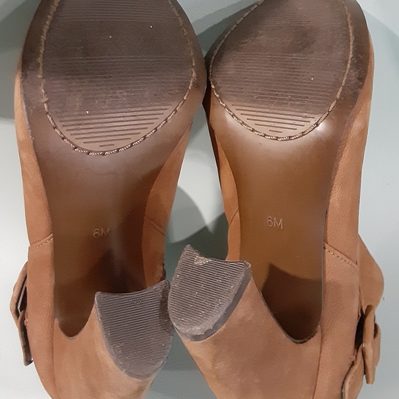 B Makovsky heels in a size 6 M - Picture 8 of 10